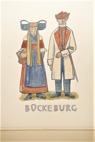 Traub, Daniel: o.T. (Wandmalerei: Trachtenpaar Bückeburg); Foto: Kunstmuseum Mülheim an der Ruhr 2007.