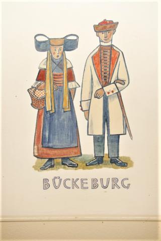 Traub, Daniel: o.T. (Wandmalerei: Trachtenpaar Bückeburg); Foto: Kunstmuseum Mülheim an der Ruhr 2007.