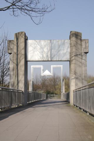 Rasche, Ernst: Kfar-Saba-Brücke, Foto: Kunstmuseum Mülheim an der Ruhr/ Ralf Raßloff 2008.