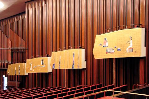 Grabenhorst/ Jünger/ Mergenthal: Gestaltung der Logenwangen im Konzertsaal der Stadthalle, Foto: Kunstmuseum Mülheim an der Ruhr/ Ralf Raßloff 2008, © 2020 VG Bild-Kunst, Bonn.