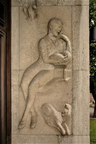 Meller, Willy: Relief am Portal der Realschule Stadtmitte, rechts, 1925-1928.