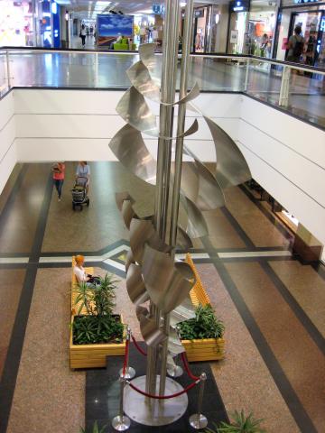 Brüll, Will: Skulptur in Shopping-Mall (Rhein-Ruhr-Zentrum); Foto: Kunstmuseum Mülheim an der Ruhr 2017.