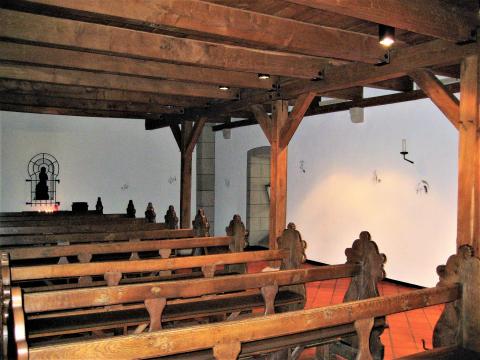 Hirsch, Ursula: Kreuzweg in Klosterkirche, Raumansicht, Foto: Kunstmuseum Mülheim an der Ruhr 2015.