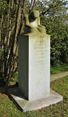 Horn, Mark: Gedenktstein für Vertriebene; Foto: Kunstmuseum Mülheim an der Ruhr 2016.