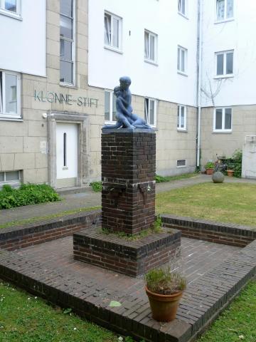 Lickfeld, Hermann: Balgende Knaben (Brunnenfiguren; Klönnestift); Foto: Kunstmuseum Mülheim an der Ruhr 2011.