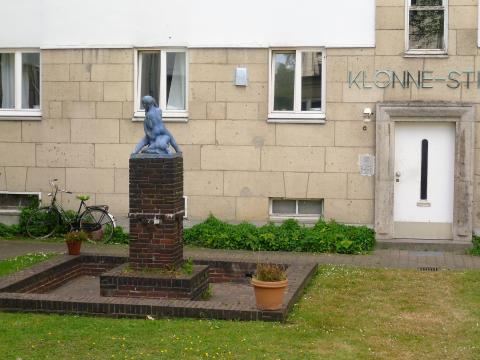 Lickfeld, Hermann: Balgende Knaben (Brunnenfiguren; Klönnestift); Foto: Kunstmuseum Mülheim an der Ruhr 2011.
