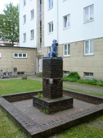 Lickfeld, Hermann: Balgende Knaben (Brunnenfiguren; Klönnestift); Foto: Kunstmuseum Mülheim an der Ruhr 2011.