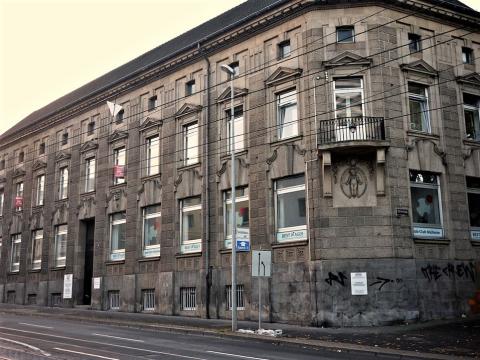 Relief an der Fassade der ehem. LZB; Foto: Kunstmuseum Mülheim an der Ruhr 2016.