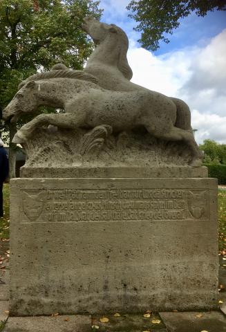 Künne, Wolfgang: Bergische Wildpferde, Zustand nach Restaurierung Herbst 2019, Foto: Kunstmuseum Mülheim an der Ruhr 2019.