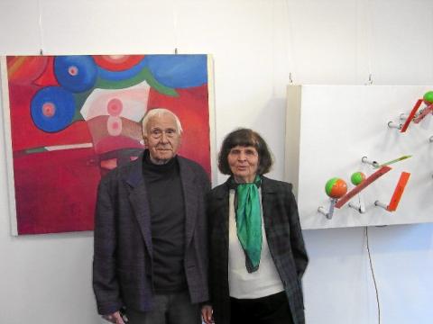 Links: Gottfried Gruner, April 2011; Foto: Schwarzwälder Bote/ Fischer, https://www.schwarzwaelder-bote.de/inhalt.horb-a-n-einmaliges-konzentrat-zweier-kuenstler.7cef96eb-14a7-4578-b721-ca7b14d8fea6.html (Abruf: 07.04.2020). Links: Gottfried Gruner, April 2011; Foto: Schwarzwälder Bote/ Fischer, https://www.schwarzwaelder-bote.de/inhalt.horb-a-n-einmaliges-konzentrat-zweier-kuenstler.7cef96eb-14a7-4578-b721-ca7b14d8fea6.html (Abruf: 07.04.2020).