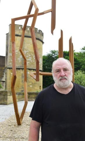 Porträt Robert Schad; Foto: https://www.constellations-metz.fr/actualites/robert-schad-ici-on-se-sent-dans-l-histoire/ (Abruf: 02.10.2020) Porträt Robert Schad; Foto: https://www.constellations-metz.fr/actualites/robert-schad-ici-on-se-sent-dans-l-histoire/ (Abruf: 02.10.2020)