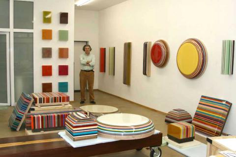 Harald Schmitz-Schmelzer in seinem Atelier, 2007; Foto: H. Schmitz-Schmelzer (http://www.schmitz-schmelzer.de/galerie.html, Abruf: 19.11.2020). Harald Schmitz-Schmelzer in seinem Atelier, 2007; Foto: H. Schmitz-Schmelzer (http://www.schmitz-schmelzer.de/galerie.html, Abruf: 19.11.2020).