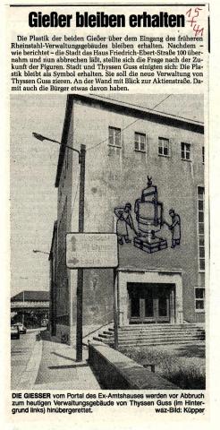 Deus, Willi: Relief an Außenwand &quot;Die Gießer&quot;, ehem Standort, Foto: Zeitungsartikel um 1950.